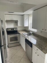 8 SE 19th Ave, Unit 2 in Pompano Beach, FL - Building Photo - Building Photo