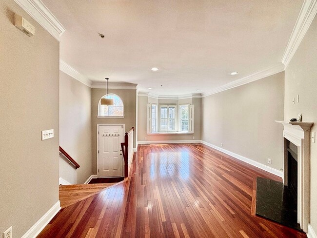 25 MALLARD Pl in Secaucus, NJ - Building Photo - Building Photo