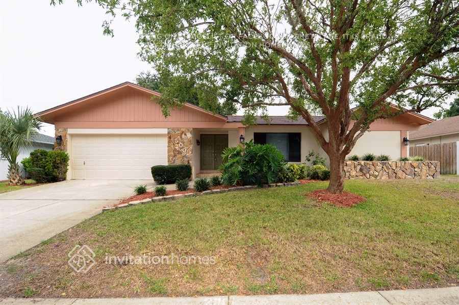 500 Hadley Dr in Palm Harbor, FL - Foto de edificio