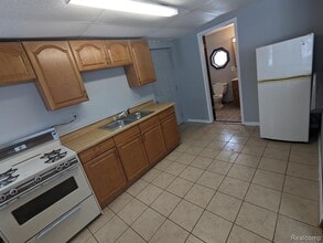 965 Walton - Studio in Pontiac, MI - Building Photo - Building Photo