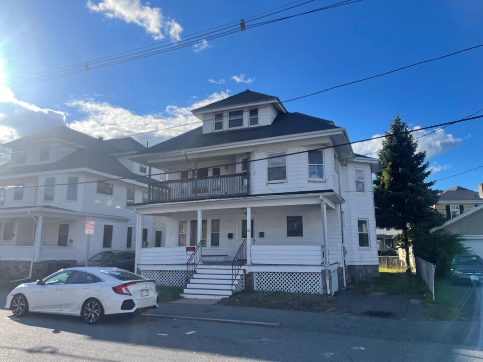 24 Chapman St, Unit #1 in Beverly, MA - Building Photo