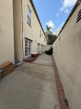 9969 Robbins Dr, Unit NA in Beverly Hills, CA - Building Photo - Building Photo