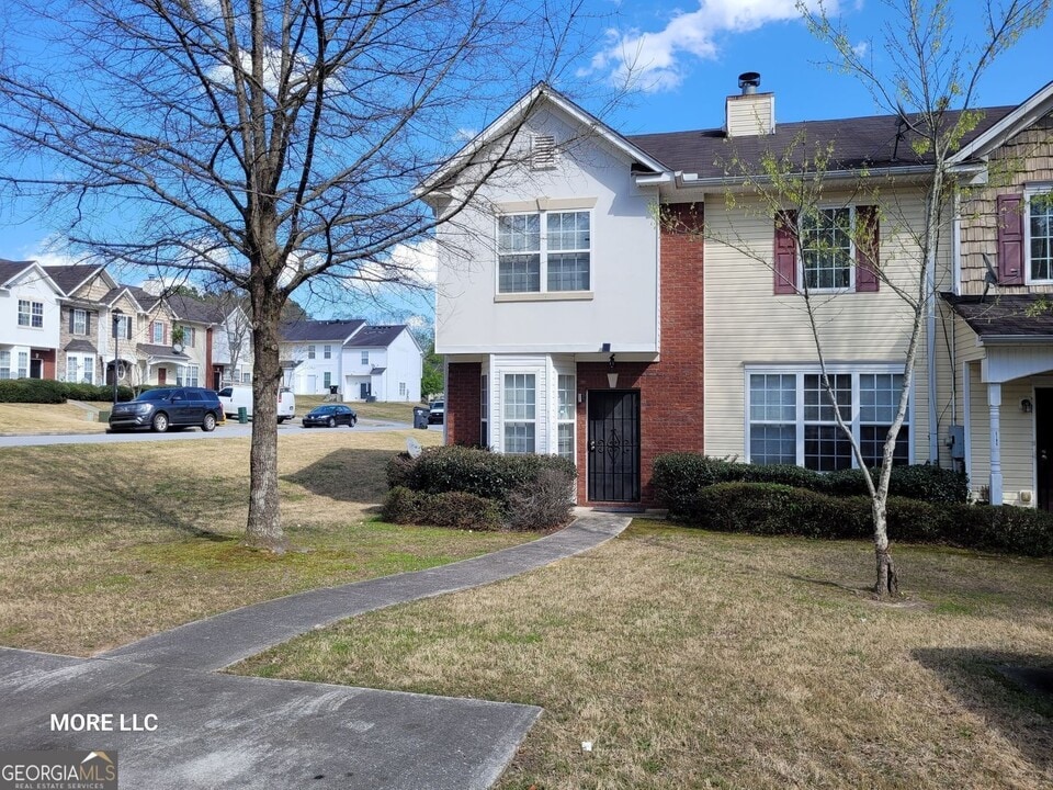 6104 Camden Forrest Ct in Riverdale, GA - Building Photo