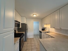 946 E Old Willow Rd in Prospect Heights, IL - Building Photo - Building Photo