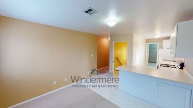 615 SE Birch Ave in College Place, WA - Building Photo - Building Photo