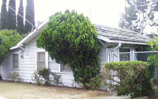 205-207 W Eleventh St in Escondido, CA - Building Photo - Building Photo