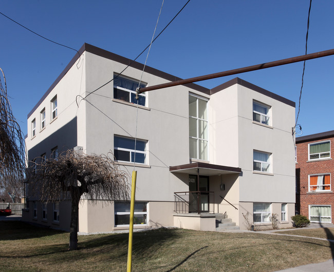 2428 Keele St in Toronto, ON - Building Photo - Primary Photo