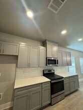 668 The Cottages in Godley, TX - Building Photo - Building Photo