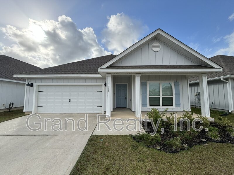 5749 Danbury Blvd in Milton, FL - Building Photo
