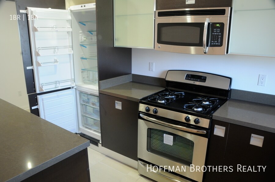 1418 N Poinsettia Pl in Los Angeles, CA - Building Photo