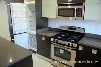 1418 N Poinsettia Pl in Los Angeles, CA - Building Photo - Building Photo