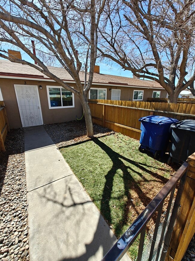 3220 Wellesley Ct NE, Unit #3 in Albuquerque, NM - Foto de edificio - Building Photo