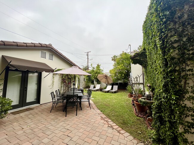 153 S La Peer Dr, Unit Charming Guesthouse