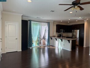 221 Southpark Ct in Martinez, CA - Building Photo - Building Photo