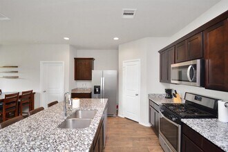 1602 Brownwood Ridge Ct in Richmond, TX - Foto de edificio - Building Photo