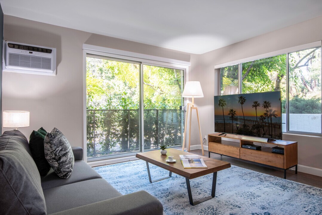 870 Hilgard Ave-Unit -102 in Los Angeles, CA - Building Photo