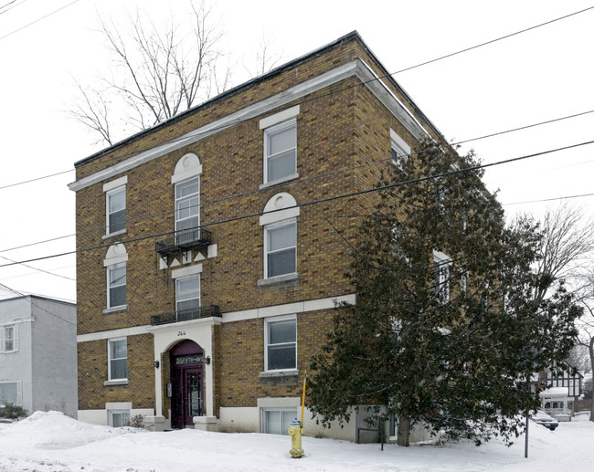 The Fifth Ave Apartments in Ottawa, ON - Building Photo - Building Photo