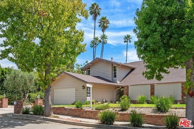 property at 2276 Westridge Rd