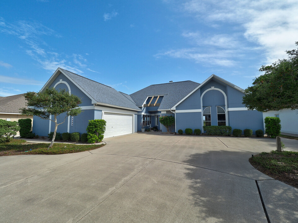 14985 Canadian Mist Dr in Corpus Christi, TX - Building Photo