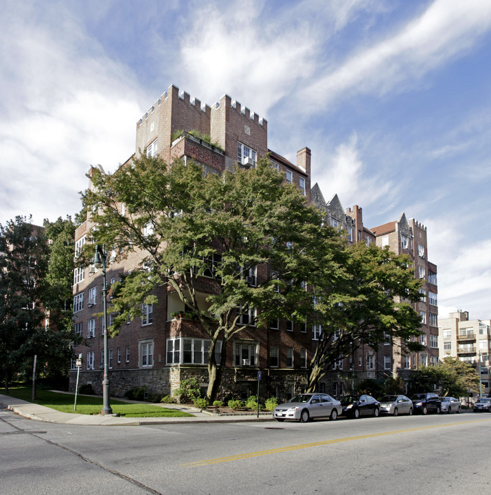 Stonecrest in Larchmont, NY - Building Photo