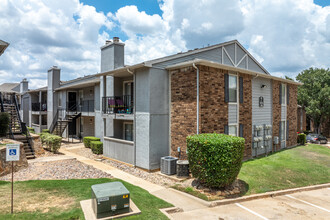 Cottages at Bedford Apartments in Bedford, TX - Building Photo - Building Photo