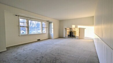 917 S Summit St in Barrington, IL - Building Photo - Building Photo