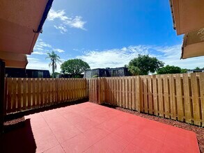 82 Lake Arbor Dr in Palm Springs, FL - Building Photo - Building Photo