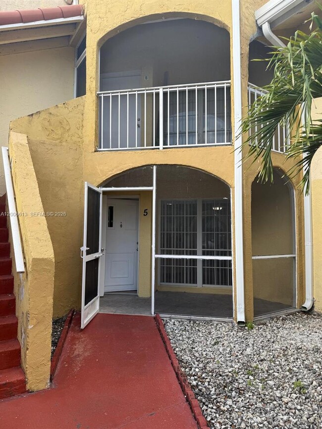15675 SW 74th Cir Dr in Miami, FL - Building Photo - Building Photo