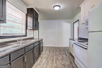 2006 Pine Hill Dr in Macon, GA - Building Photo - Building Photo