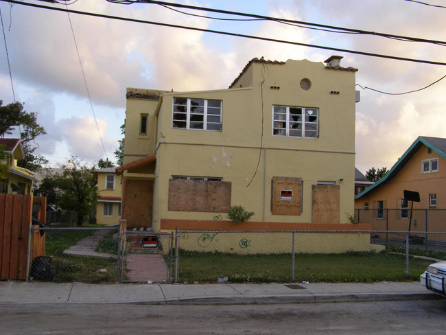 956-972 SW 3rd St in Miami, FL - Building Photo - Building Photo