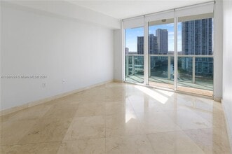31 SE 5th St, Unit 1801 in Miami, FL - Foto de edificio - Building Photo