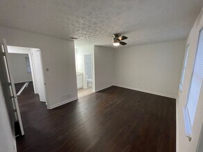 5963 Thomas Ct in Atlanta, GA - Building Photo - Building Photo