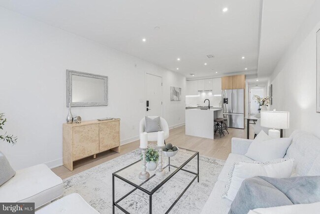 4017 Davis Pl NW in Washington, DC - Building Photo - Building Photo