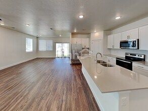 2686 W 3290 S in Syracuse, UT - Foto de edificio - Building Photo