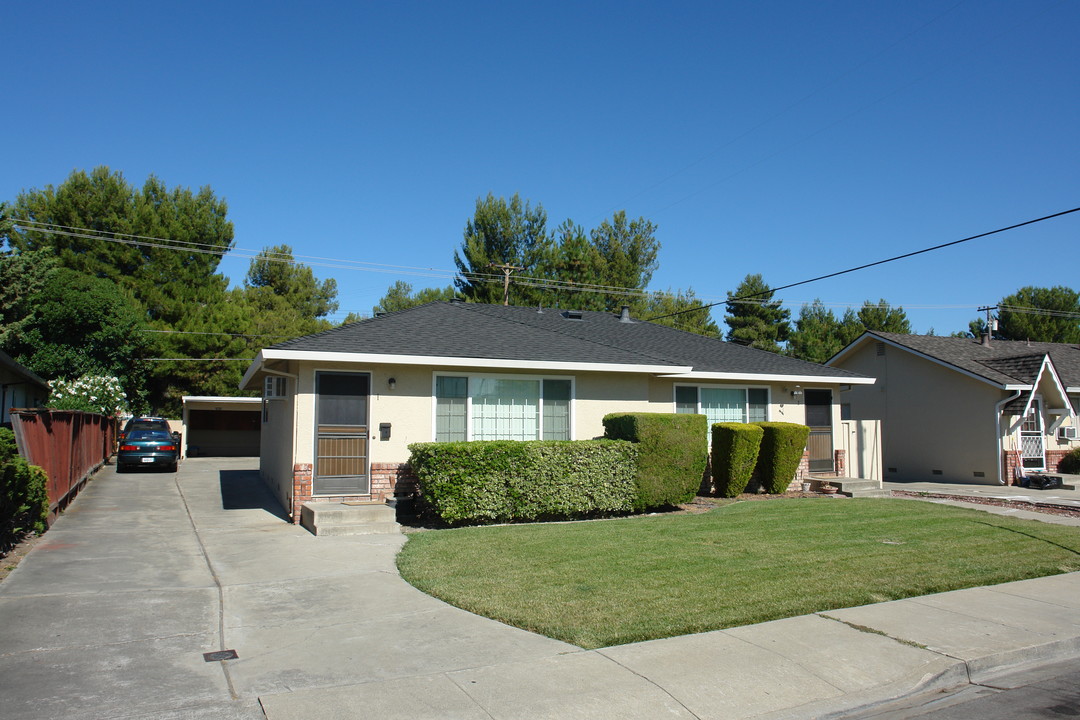 2452 Karen Dr in Santa Clara, CA - Building Photo