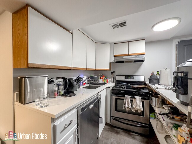 2523 N California Ave in Chicago, IL - Building Photo - Building Photo