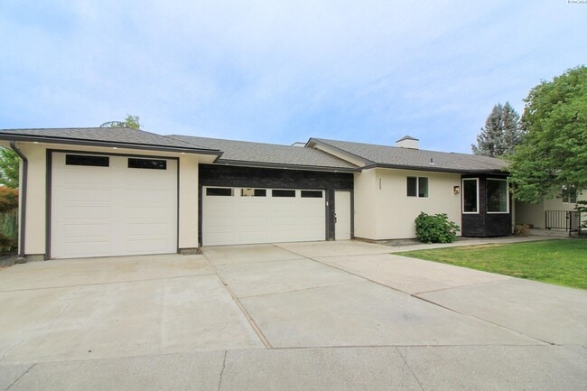 property at 3209 S Johnson Pl