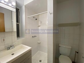 527 W 48th St in New York, NY - Building Photo - Building Photo