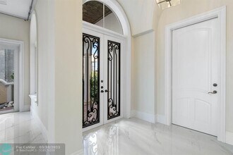 549 NE 19th Ave in Deerfield Beach, FL - Building Photo - Building Photo