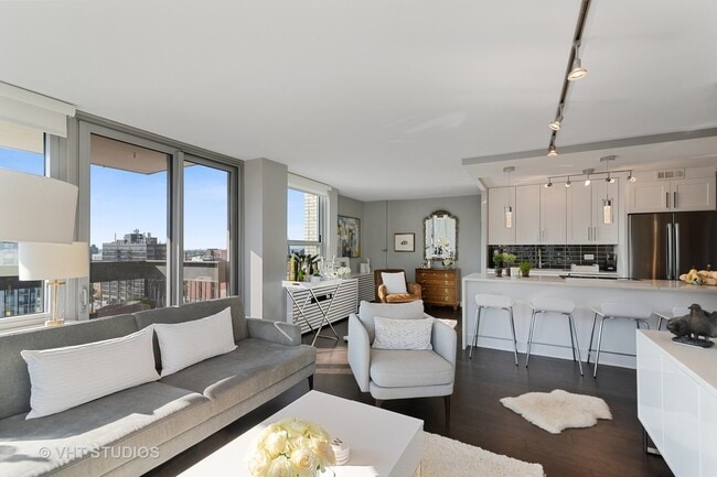 1255 N Sandburg Ter, Unit 1501 in Chicago, IL - Building Photo - Building Photo