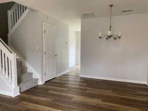 208 Malamute Ln in Greensboro, NC - Foto de edificio - Building Photo