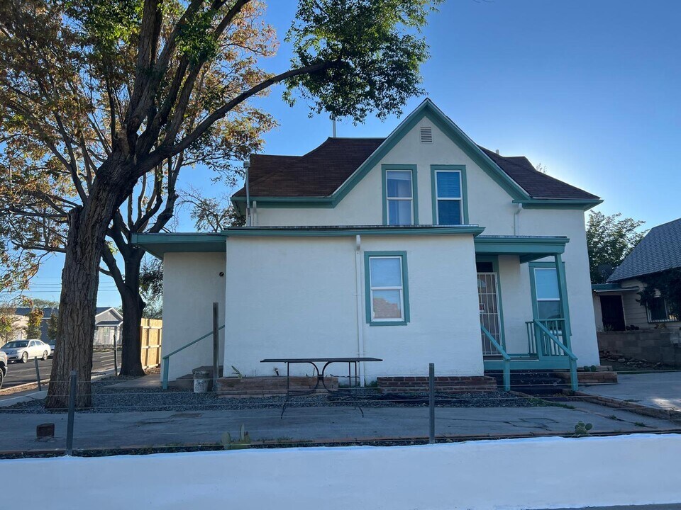 1102 Edith Blvd SE in Albuquerque, NM - Building Photo