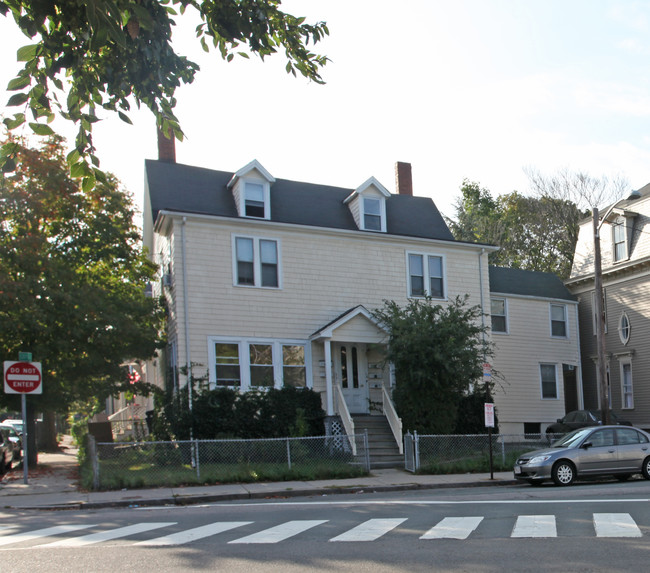 44 Pleasant St in Cambridge, MA - Foto de edificio - Building Photo