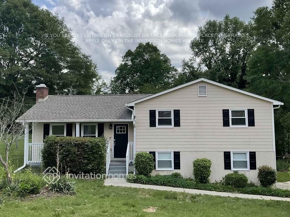 4426 Bluebird Ln in Lithia Springs, GA - Building Photo