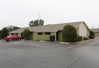 Peppermill Apartments in Arlington, TX - Building Photo - Building Photo