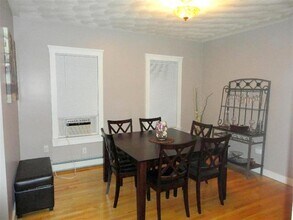 47 Main St, Unit #1 in Somerville, MA - Foto de edificio - Building Photo