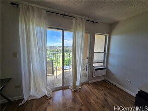 3075 Ala Poha Pl in Honolulu, HI - Building Photo - Building Photo