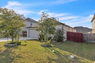 6013 Amalea Ln in Round Rock, TX - Foto de edificio - Building Photo