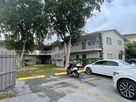 1522 NE 34th Ct in Oakland Park, FL - Building Photo