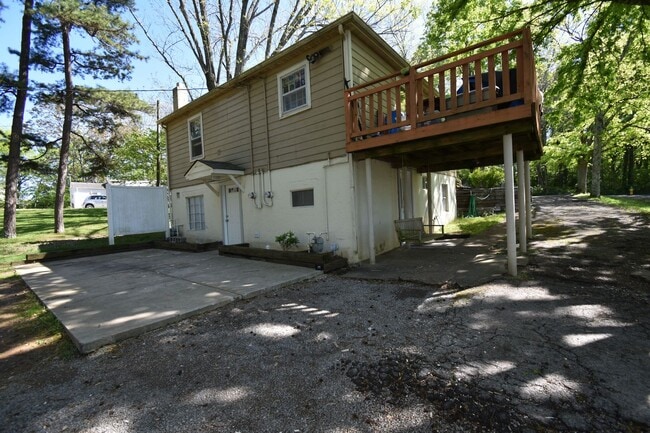 property at 1621 Golf Club Ln